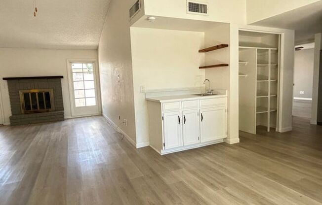 Upscale 2 Bedroom 2 Bathroom