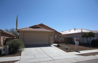 3 Bedroom in Rita Ranch, Great Room, Spacious Master Bedroom, Big Yard