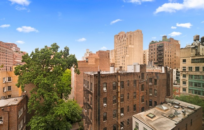 101 W 12 ST