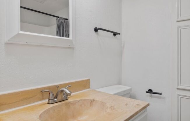 Studio, 1 bath, 400 sqft, $949, Unit 1