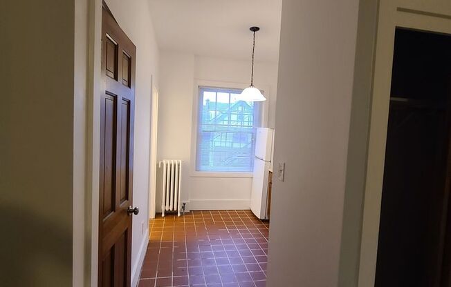 Studio, 1 bath, 200 sqft, $895, Unit 593-09 Park Ave