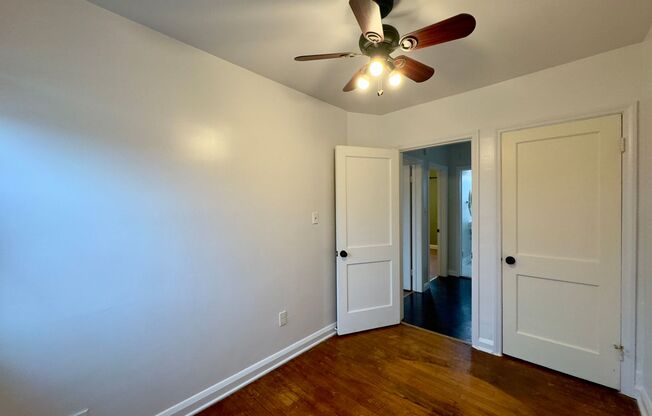 Charming 3-Bedroom Townhome with Modern Amenities in Parkville!