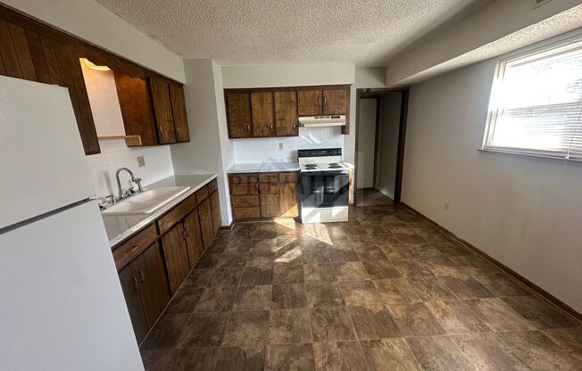 2 beds, 1 bath, $1,100, Unit 16704- #C