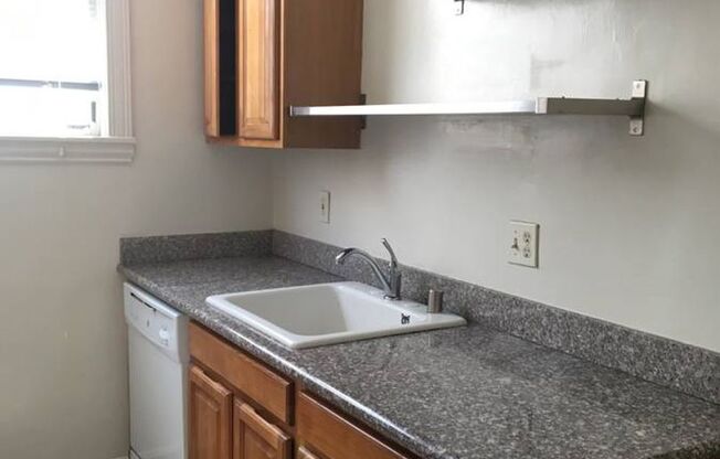 2br - 650ft2 - Sunny Apartment, Close to everywhere! Near by BART & CAL