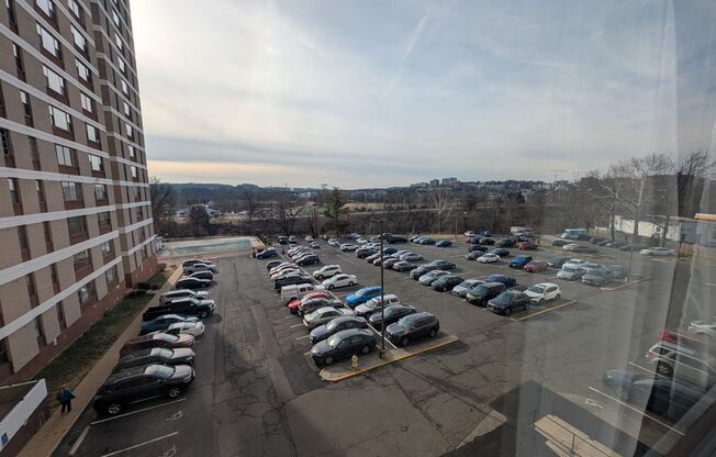 2 beds, 1 bath, $2,200, Unit 622