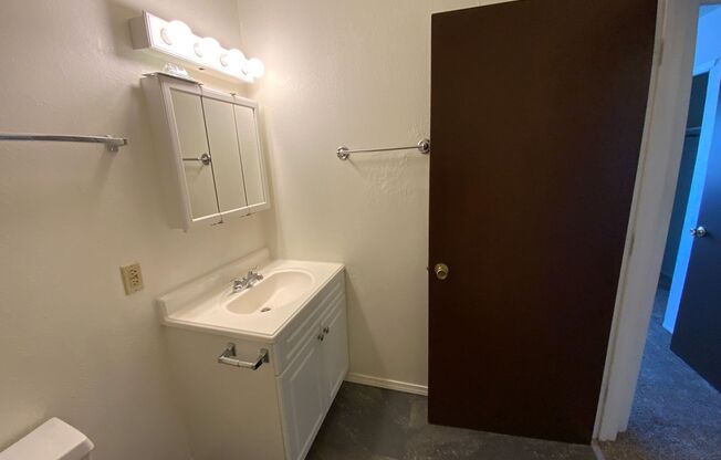 2 beds, 1 bath, 836 sqft, $900, Unit Unit D