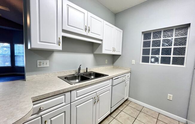 2 beds, 2 baths, $1,775, Unit # 232