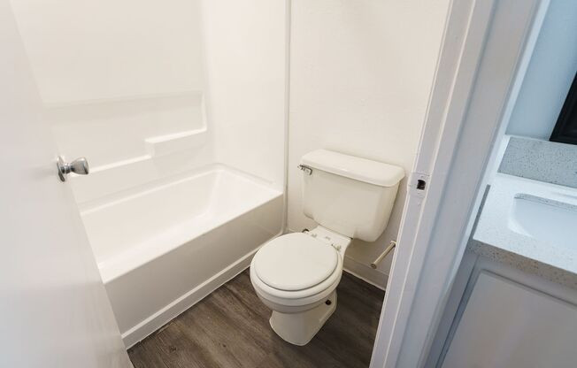 2 beds, 2 baths, 895 sqft, $1,998, Unit 108