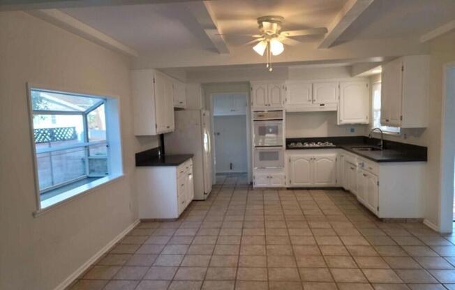 3 beds, 1.5 baths, 1,324 sqft, $3,700