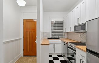 CENTER VIEW APARTMENTS- LIVE YOUR BEST LIFE HERE!