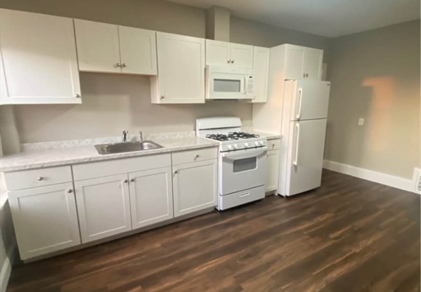 3 beds, 1 bath, 12,500 sqft, $2,800, Unit 3