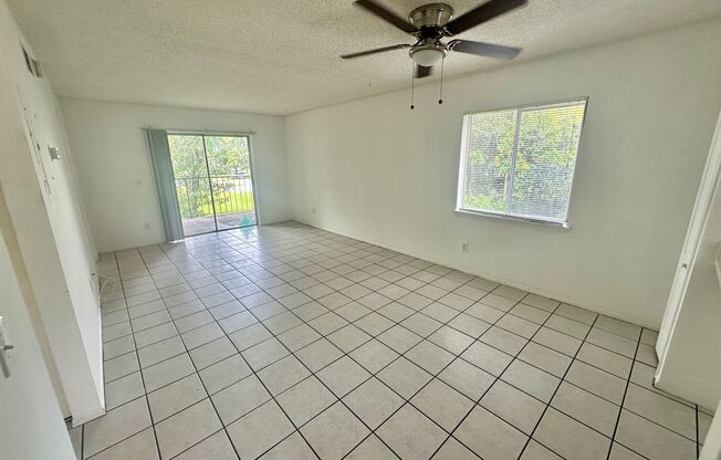 r2550sp - 2550 S Park Avenue