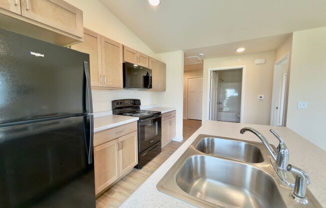 1 bed, 1 bath, 743 sqft, $1,499, Unit EC 4242-03