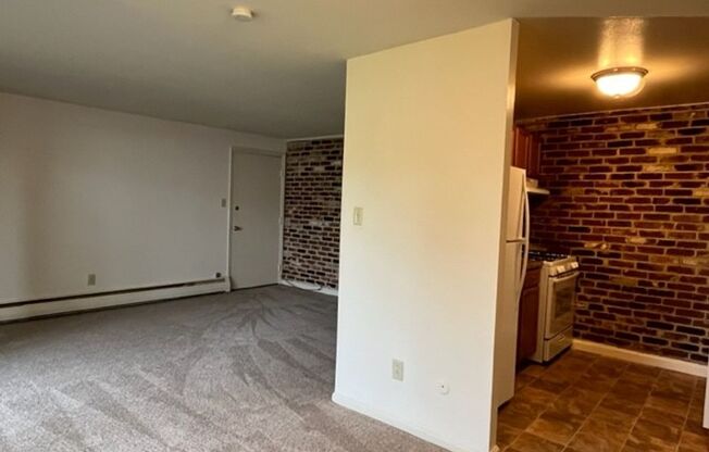 2 beds, 1 bath, 900 sqft, $1,525, Unit 123