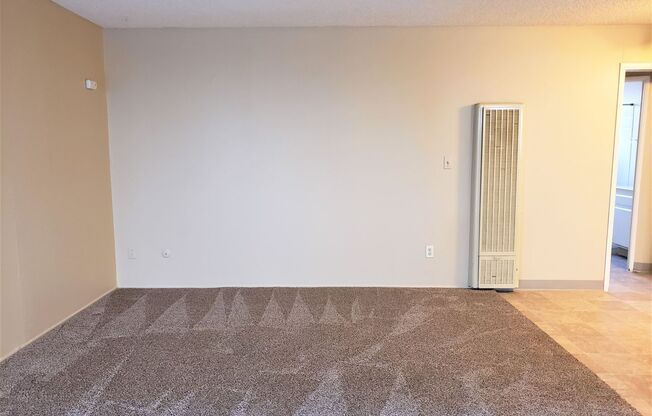 **MOVE IN SPECIAL-HALF OFF FIRST MONTH'S RENT! **Lovely One Bedroom in Normal Heights