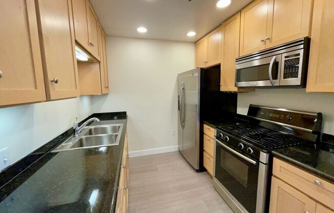 1 bed, 1 bath, 590 sqft, $2,165, Unit 208