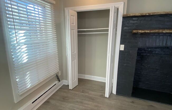 Studio, 1 bath, 307 sqft, $1,125, Unit 1R