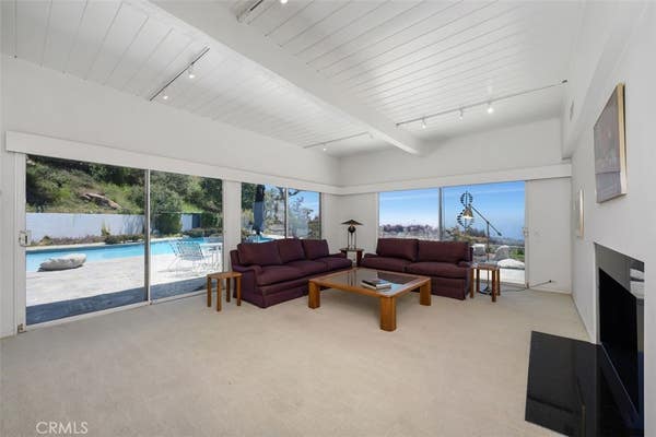 1032 ENCHANTED WAY