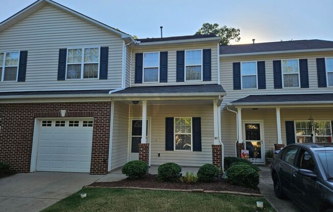 Fantastic 3br 2.5ba Townhome w/ 1st Floor Master & Garage in Holly Springs! Available Now!