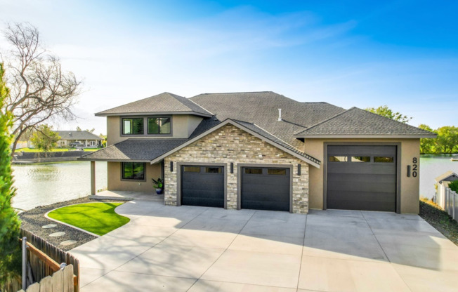 Stunning Large Custom Built Home On the Lake!