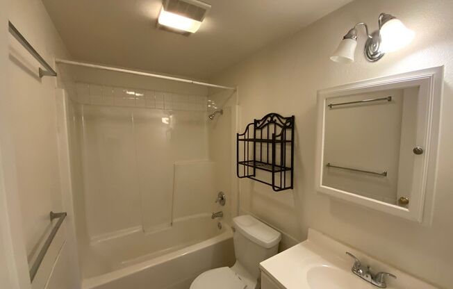 2 beds, 1 bath, $1,595