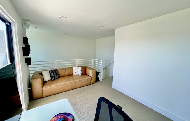 1660 TOPANGA