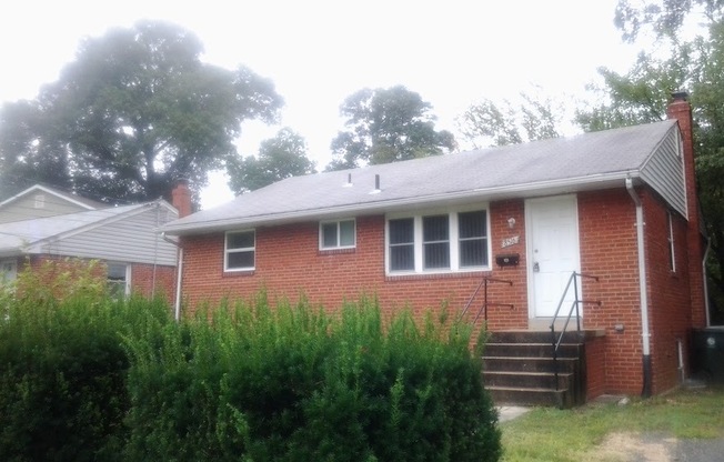 Beautiful and spacious 5 BR/2BA minutes from UMD campus