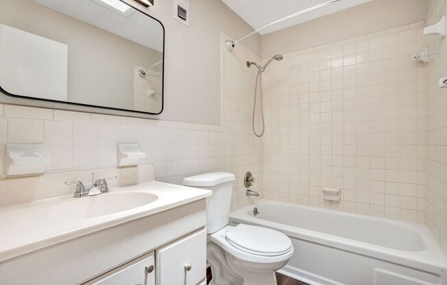 2 beds, 1 bath, 775 sqft, $1,999, Unit 522