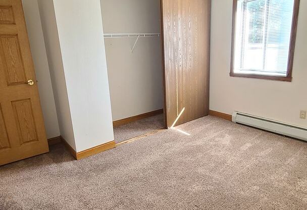 2 beds, 1 bath, 860 sqft, $740, Unit 126