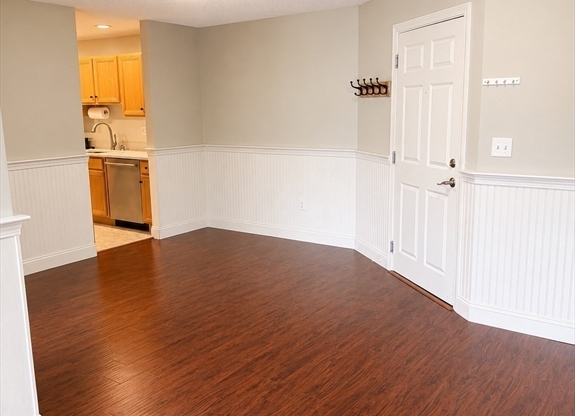 2 beds, 1 bath, 980 sqft, $2,300, Unit 3402