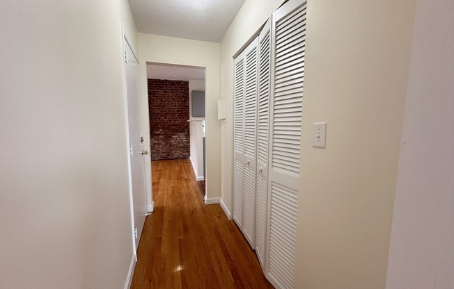 2 beds, 1 bath, $2,800, Unit 3