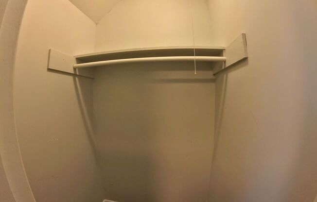 1 bed, 1 bath, 640 sqft, $1,075, Unit 1000F