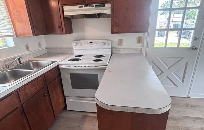 2 Bedroom, 1 Bathroom Apartment is NOW Available!