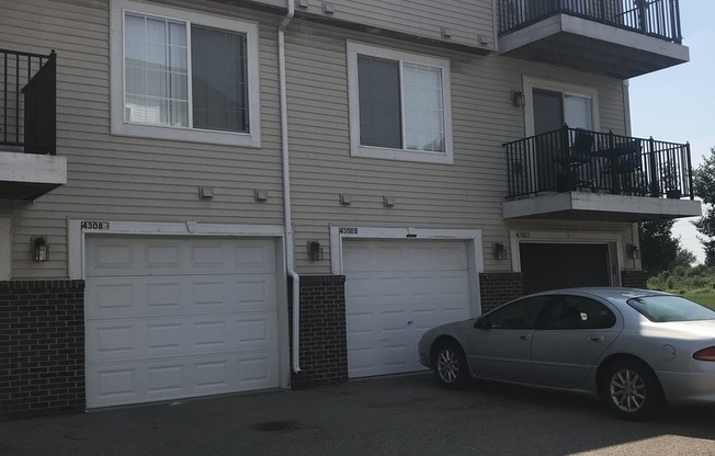 2 beds, 2 baths, $1,600