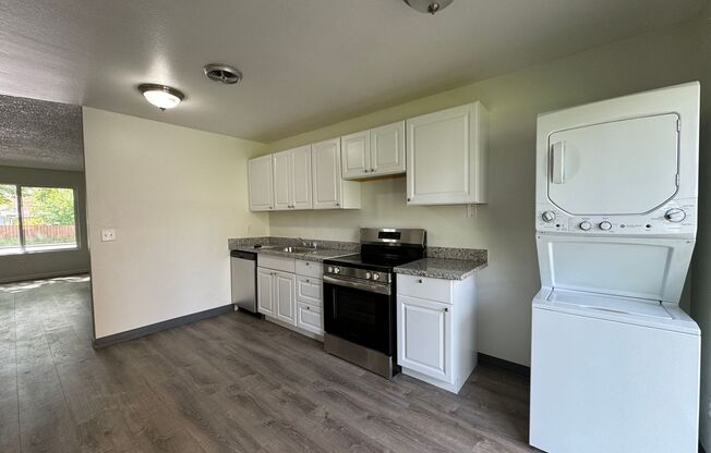 2 beds, 1 bath, 840 sqft, $1,300, Unit 687