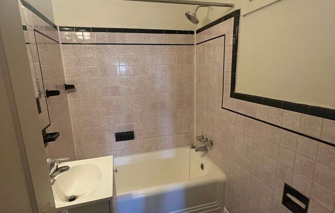 1 bed, 1 bath, 780 sqft, $1,770, Unit 414 #2