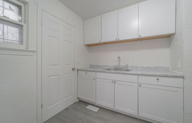 2 beds, 1 bath, $1,195