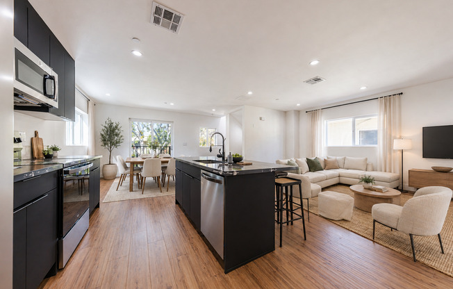 Luxury 3 & 4 Bed Townhomes | Walk to NoHo Arts District + Toluca Lake