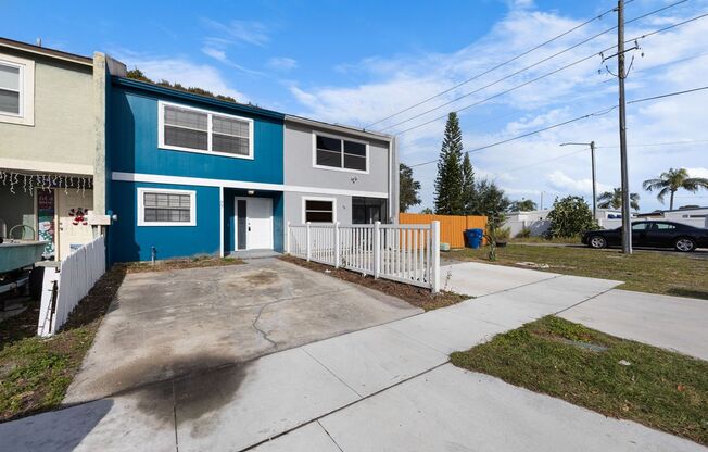 ***CUTE! Largo Townhome NOW *** 2 Bed. 1&1/2 Bath ***  $1850/month ***