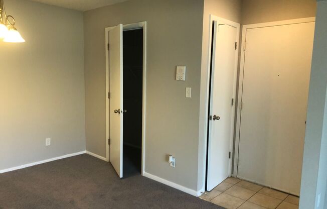 1 bed, 1 bath, 755 sqft, $1,080, Unit 5728H