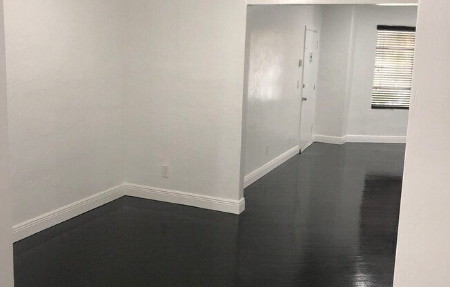 1 bed, 1 bath, 915 sqft, $1,980, Unit 3E