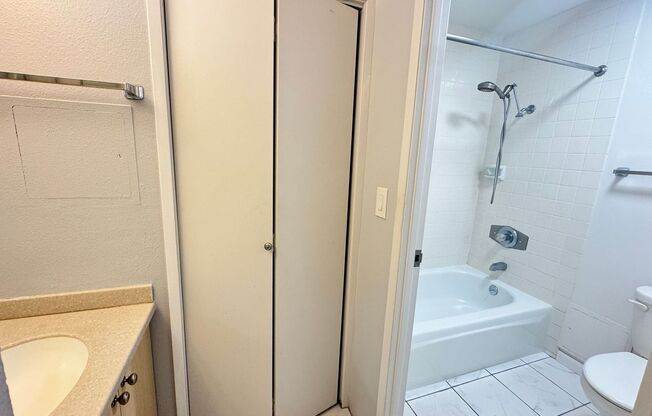 3 beds, 2 baths, $3,400, Unit # D 1002