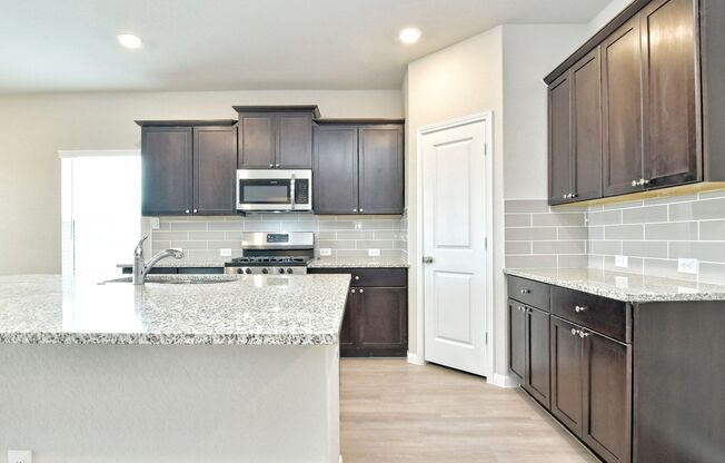 Large 3036 SF Home - 5 Bed/3 Bath + Media Room + Game Room! - Hidden Trails, Bulverde