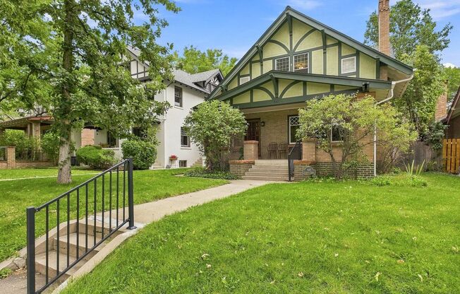 Charming 3bed/2.5 bath Available Now