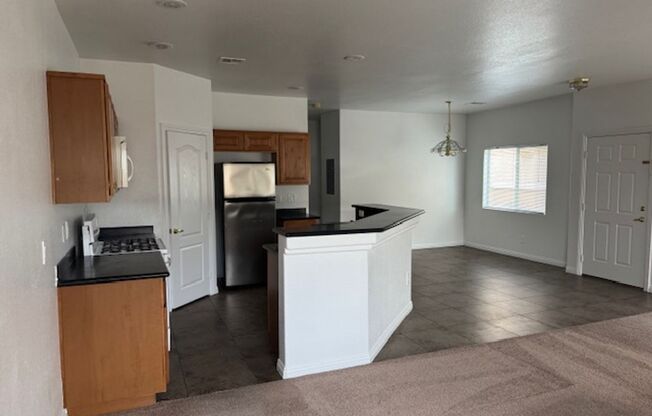 3 beds, 2.5 baths, $2,000, Unit # 103