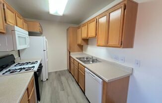 SPACIOUS AND BRIGHT 2 bed/2 bath In gated community