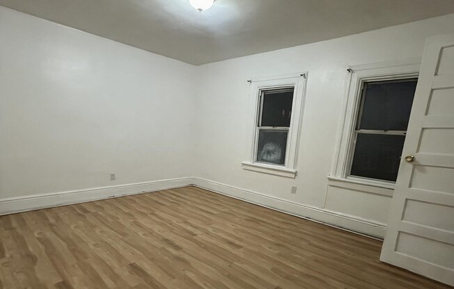 865 TROY AVE