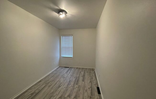 2 beds, 1 bath, 2 sqft, $1,400, Unit 2120B N 1st St (upper rear)