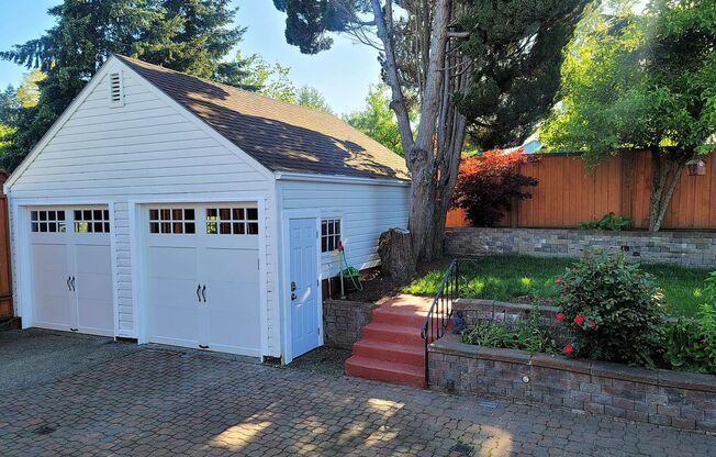 Charming 4 Bedroom Home in Convenient Bremerton Location!