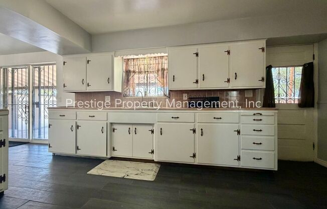 3 bed, 2 Bath Beauty Close to UA!
